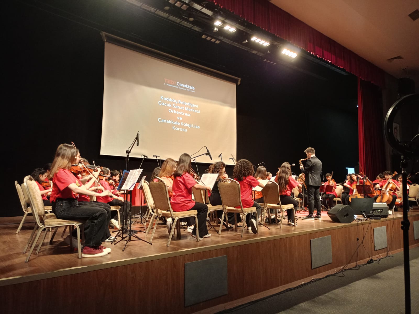 Çocuk Sanat Merkezi Orkestrası, Çanakkale'de konser verdi